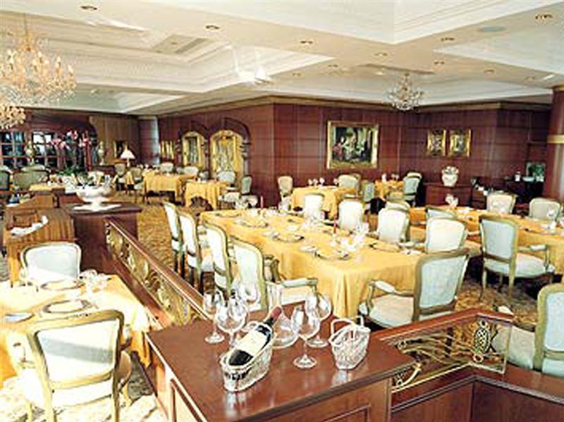 Готель Al Habtoor Grand Бейрут Екстер'єр фото